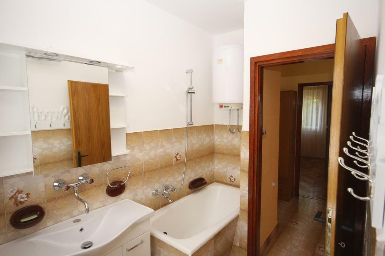 Two Bedroom Apartment, Nice Neighborhood, Free Parking, Wifi Pula Dış mekan fotoğraf