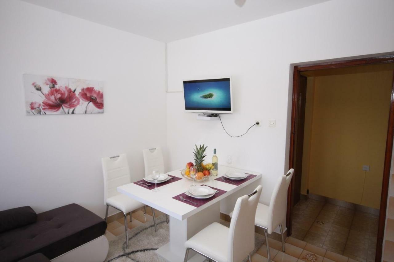 Two Bedroom Apartment, Nice Neighborhood, Free Parking, Wifi Pula Dış mekan fotoğraf