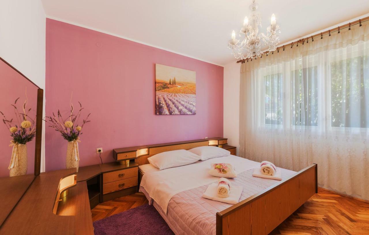 Two Bedroom Apartment, Nice Neighborhood, Free Parking, Wifi Pula Dış mekan fotoğraf