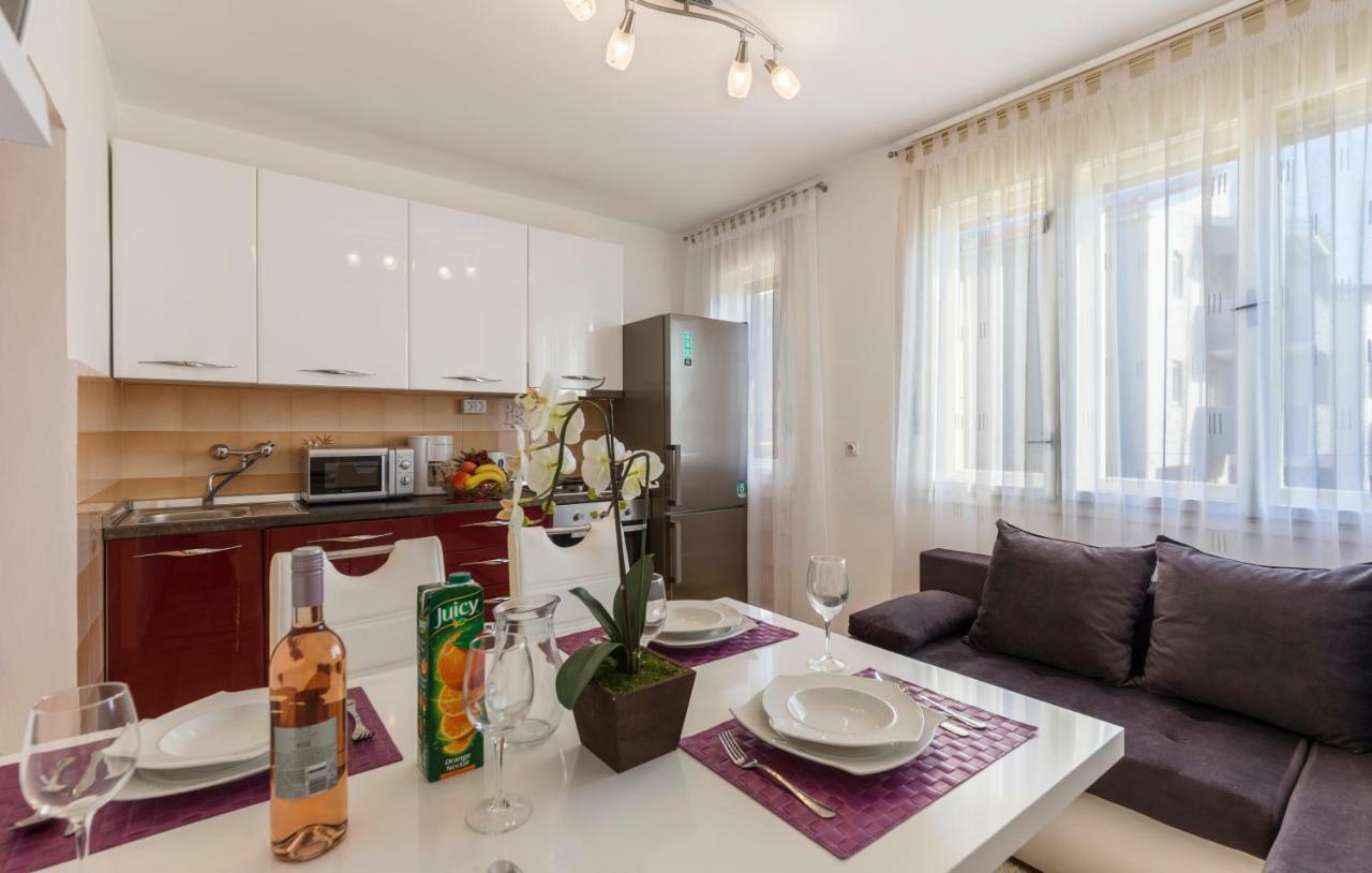 Two Bedroom Apartment, Nice Neighborhood, Free Parking, Wifi Pula Dış mekan fotoğraf