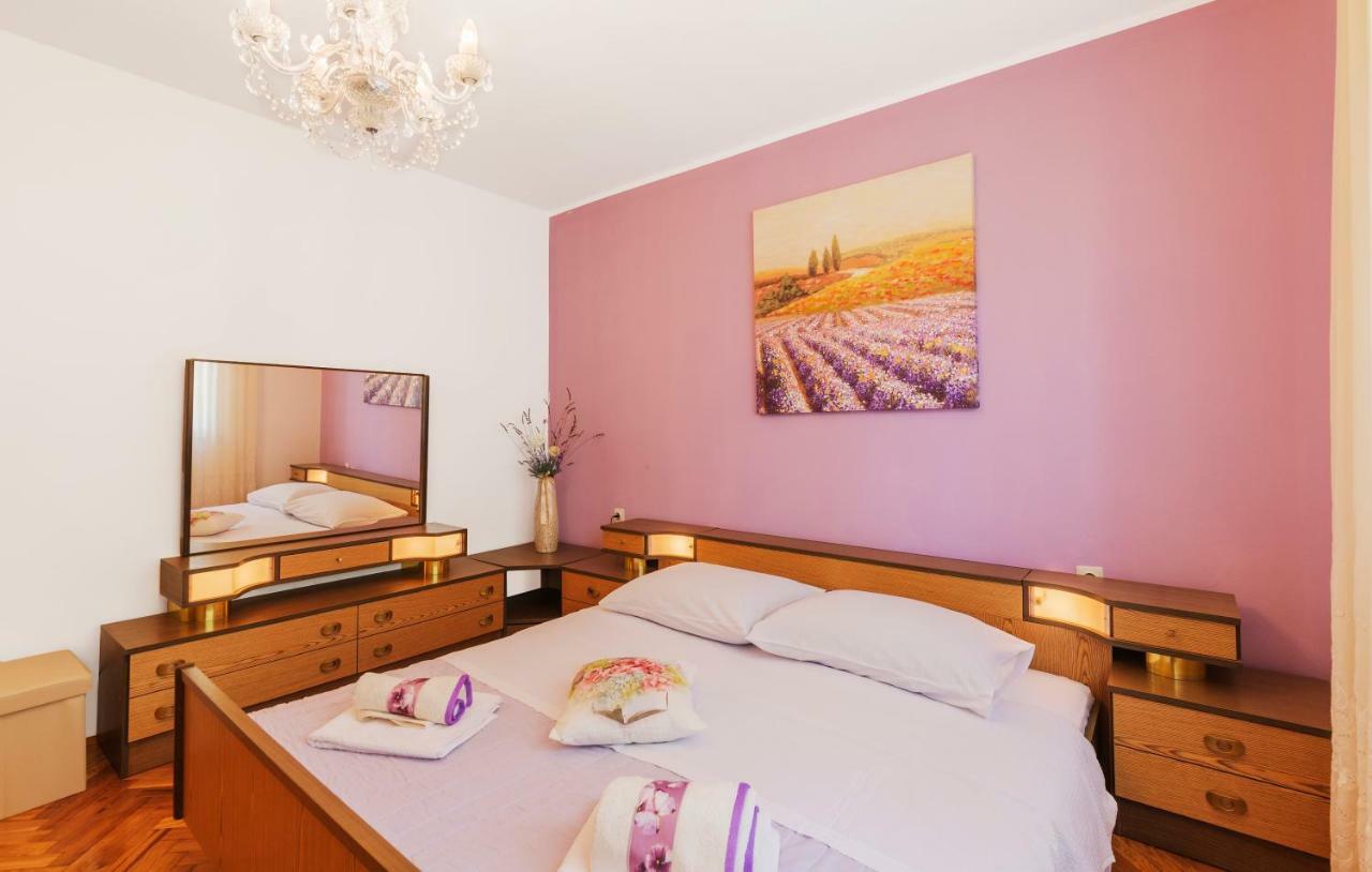 Two Bedroom Apartment, Nice Neighborhood, Free Parking, Wifi Pula Dış mekan fotoğraf
