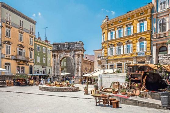 Two Bedroom Apartment, Nice Neighborhood, Free Parking, Wifi Pula Dış mekan fotoğraf